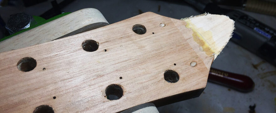 Reparación de una rotura de pala en una guitarra acústica!